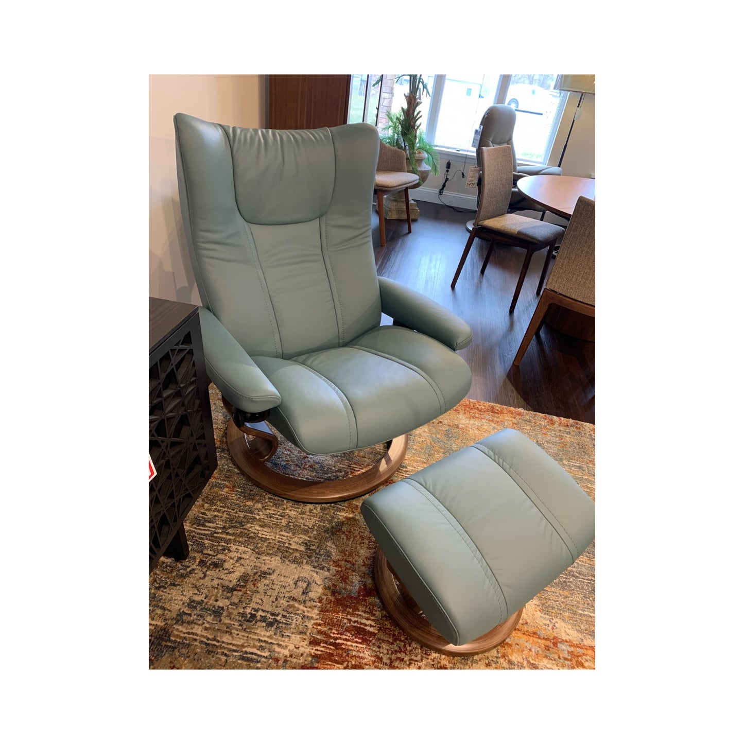 Wing Large Classic Base Chair & Ottoman